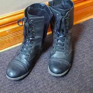 Combat boots